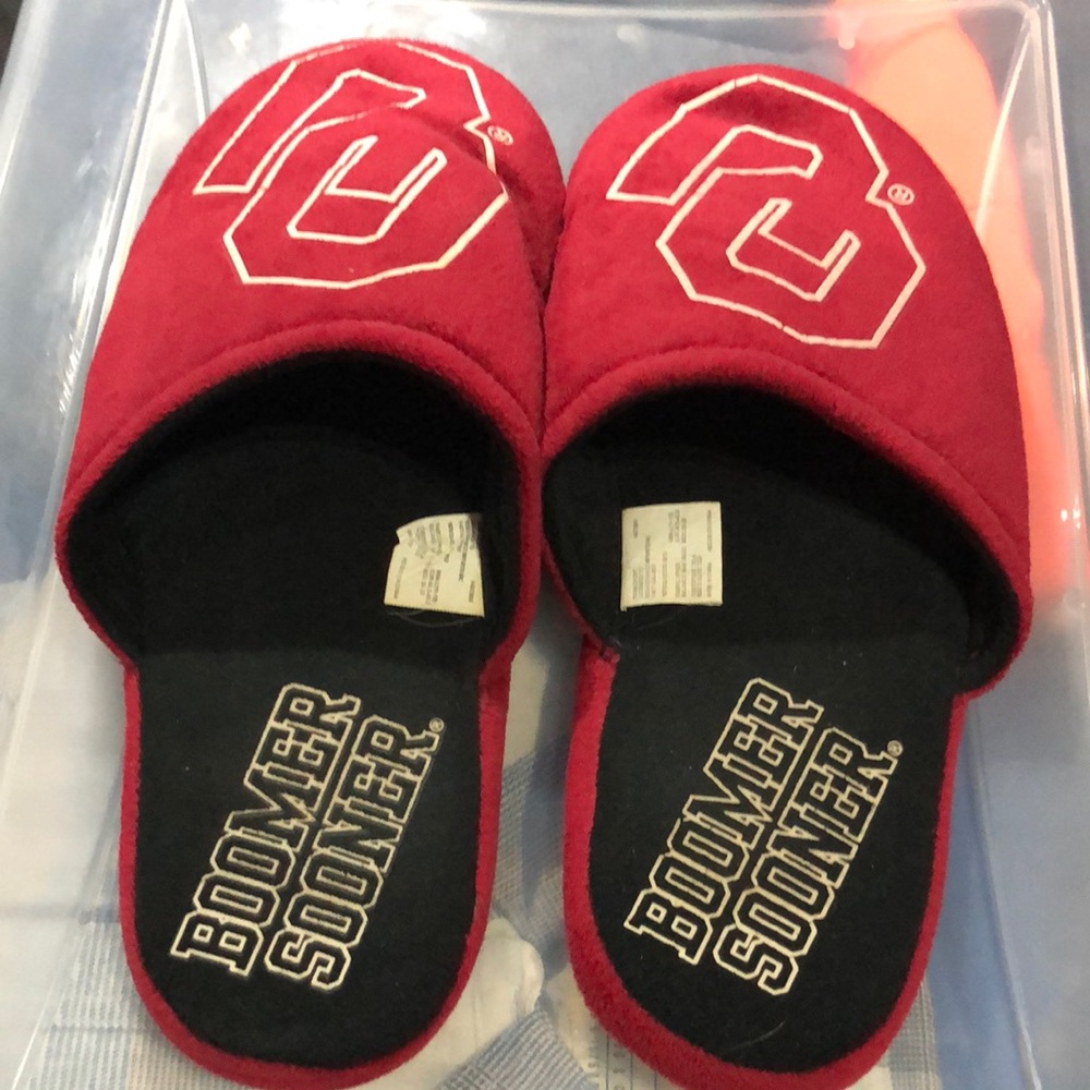 Red Boomer Sooner‎ Slippers